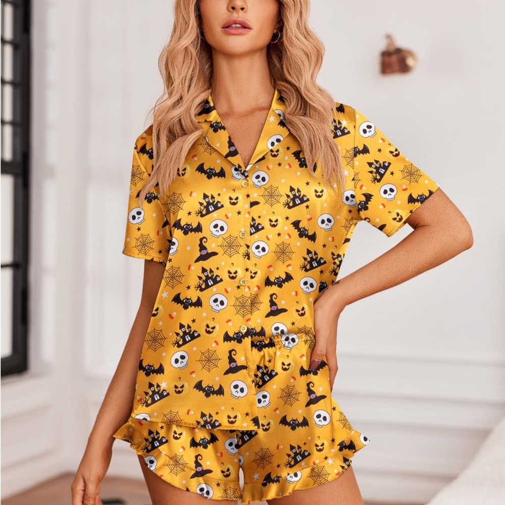 NWT Ekouaer Halloween 2 piece satin short Pajama Set